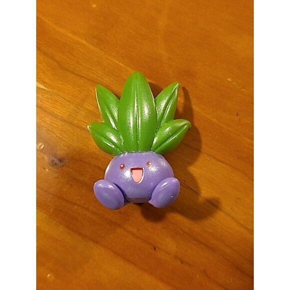Pokemon Oddish 2020 Toy Figure 1.5 Inches Wicked Cool Toys Radish Glitter Finish - Picture 1 of 3